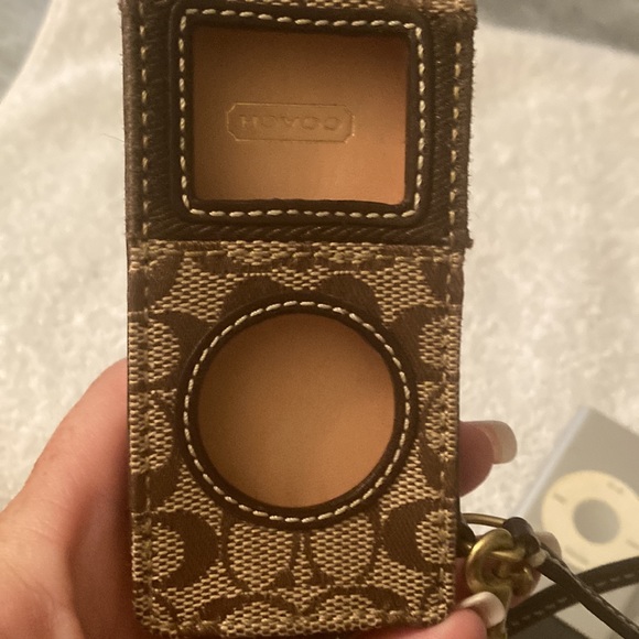 Coach I pod case with iPod     Firm price - Picture 9 of 14